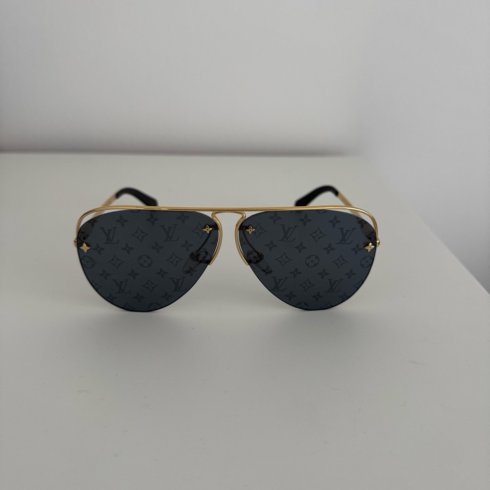 Louis Vuitton Gold Aviator Sunglasses with Black Lenses - Picture 5 of 6